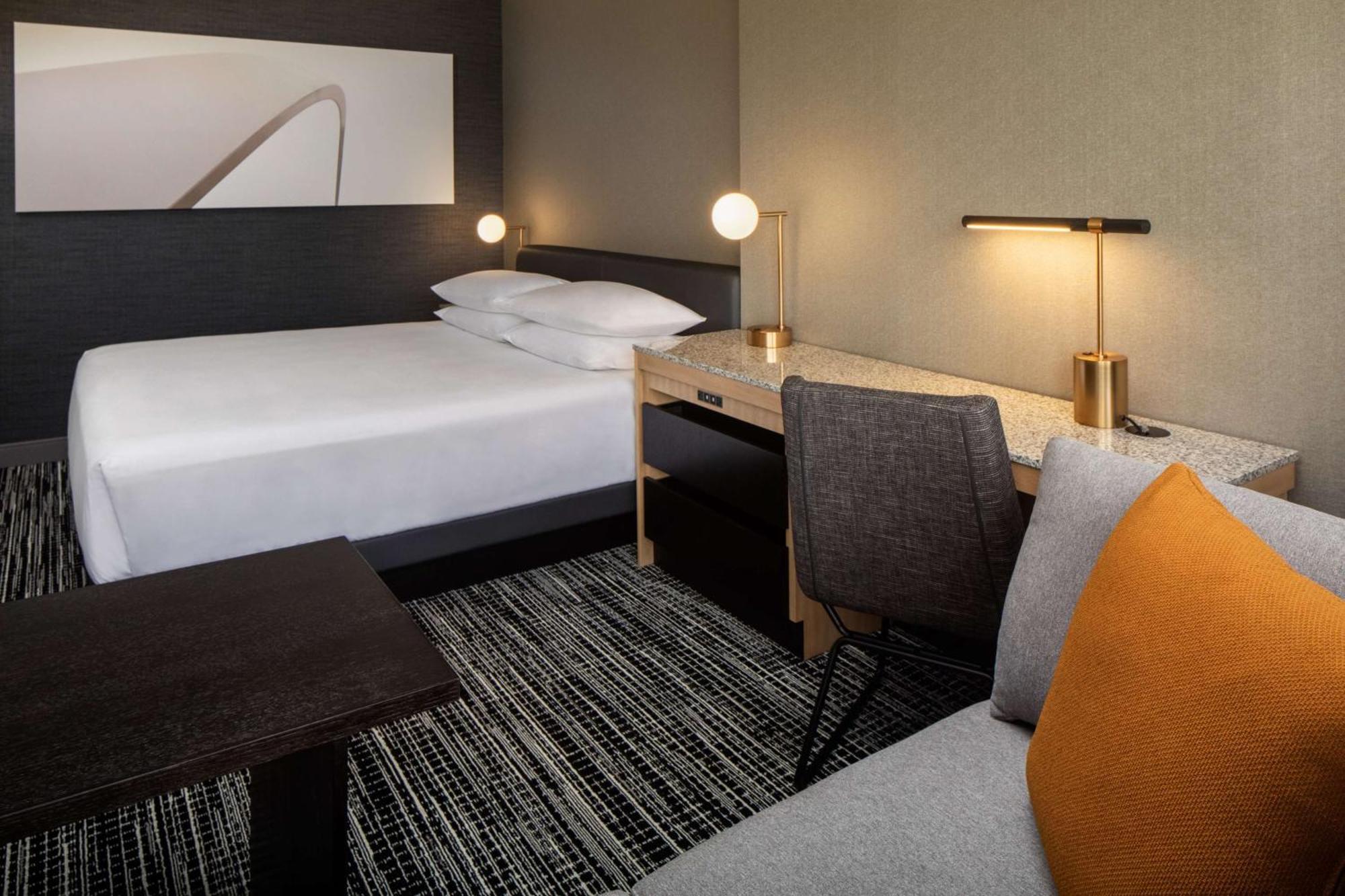 Hyatt Regency Hotel 3*